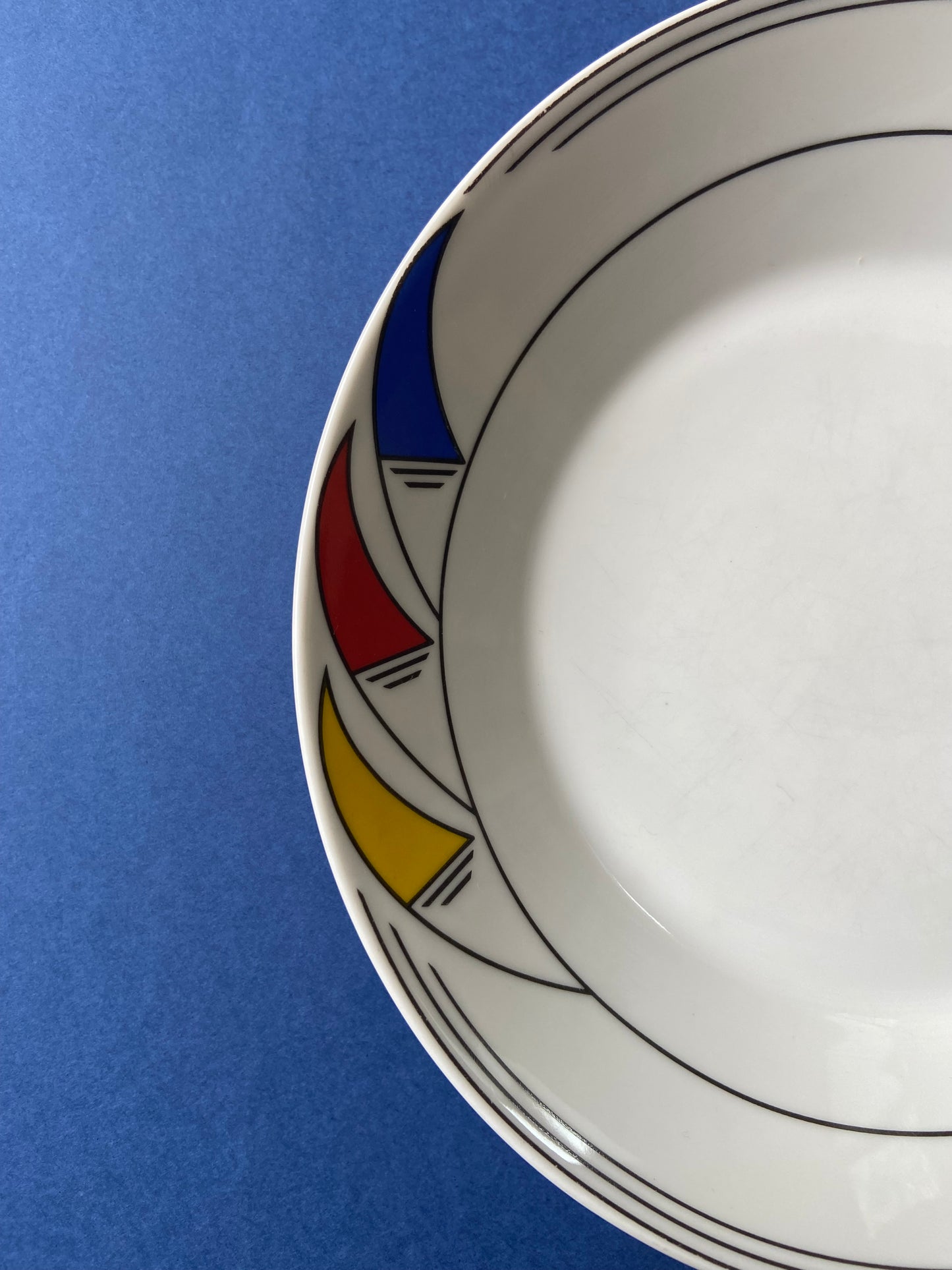 Deep plate with PRIMARY COLORS motif