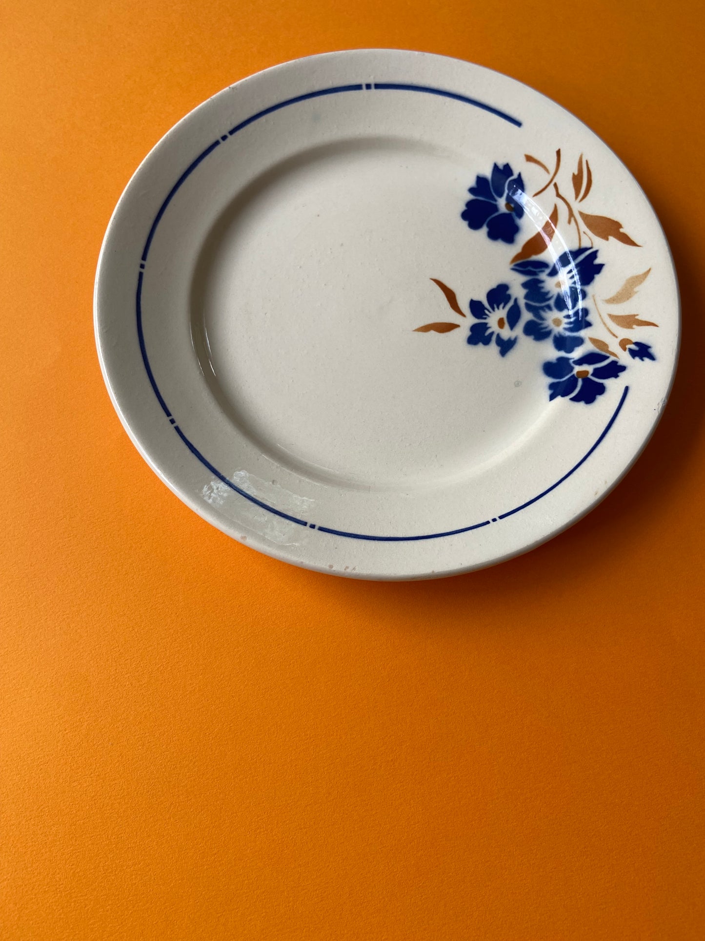 BADONVILLER flat plate with blue/brown pattern