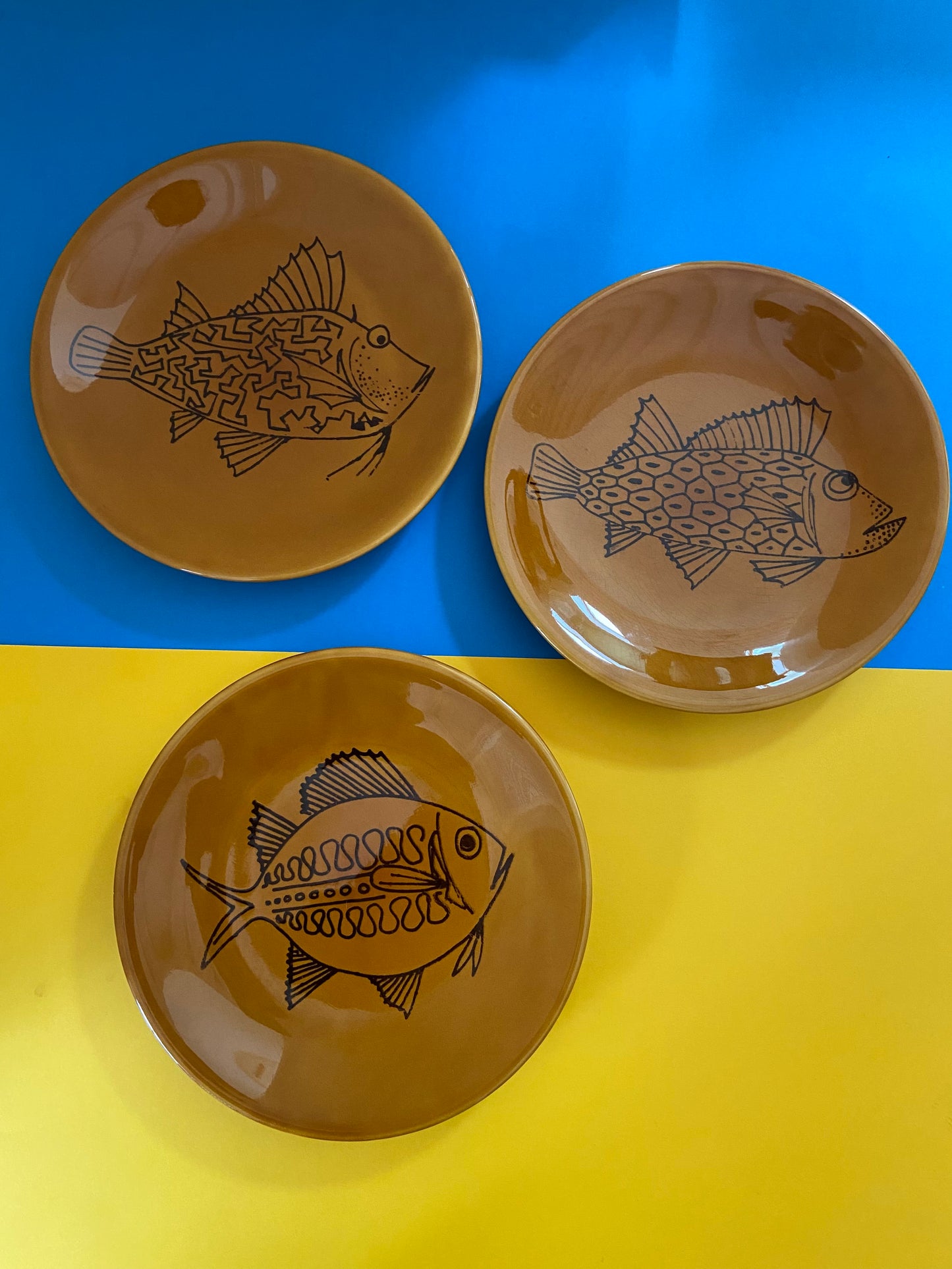 Flat plate with FUN FISH motif 1