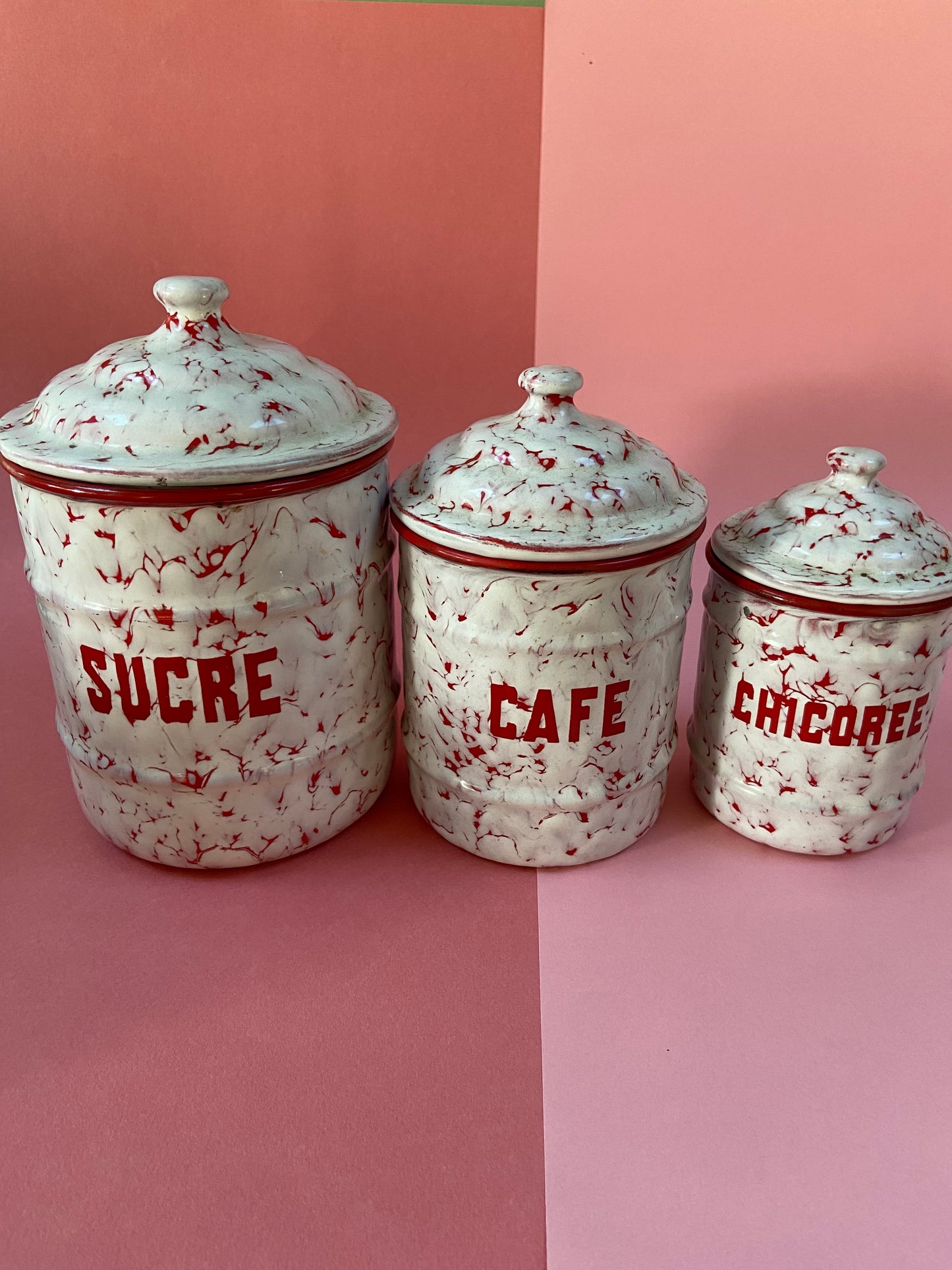 Lot of 5 storage pots Marbled enamel White and red St Servais Belgium