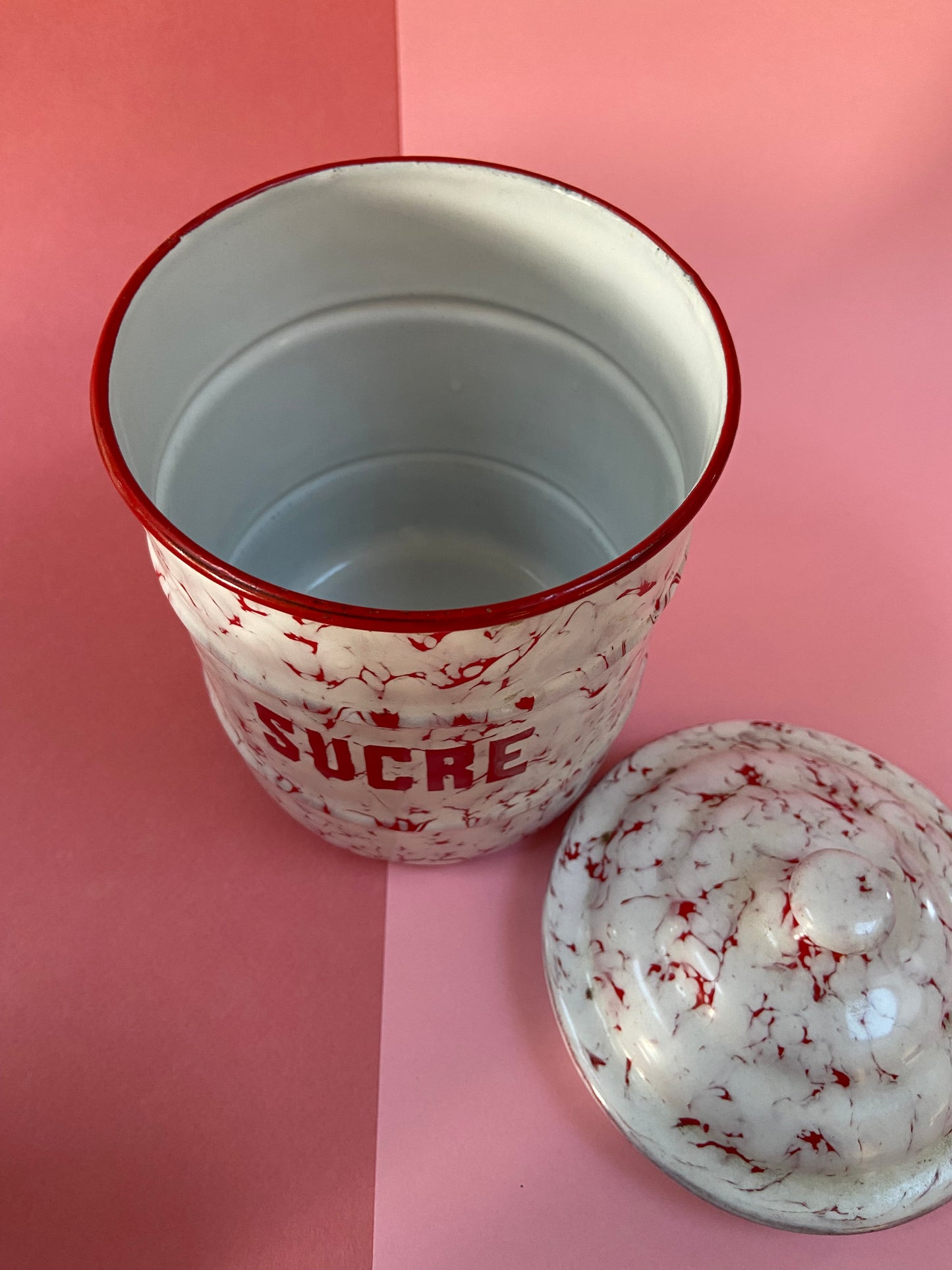 Lot of 5 storage pots Marbled enamel White and red St Servais Belgium