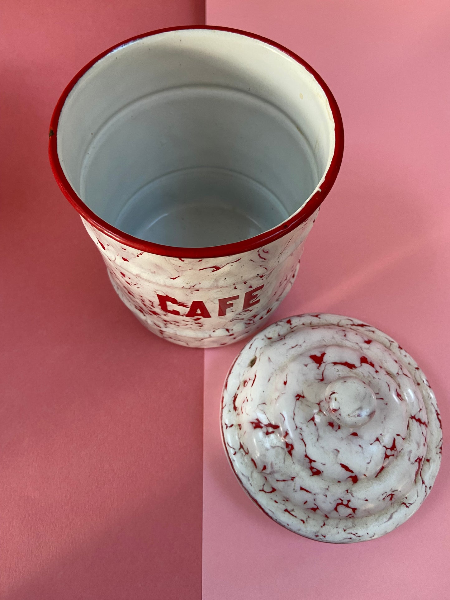 Lot of 5 storage pots Marbled enamel White and red St Servais Belgium