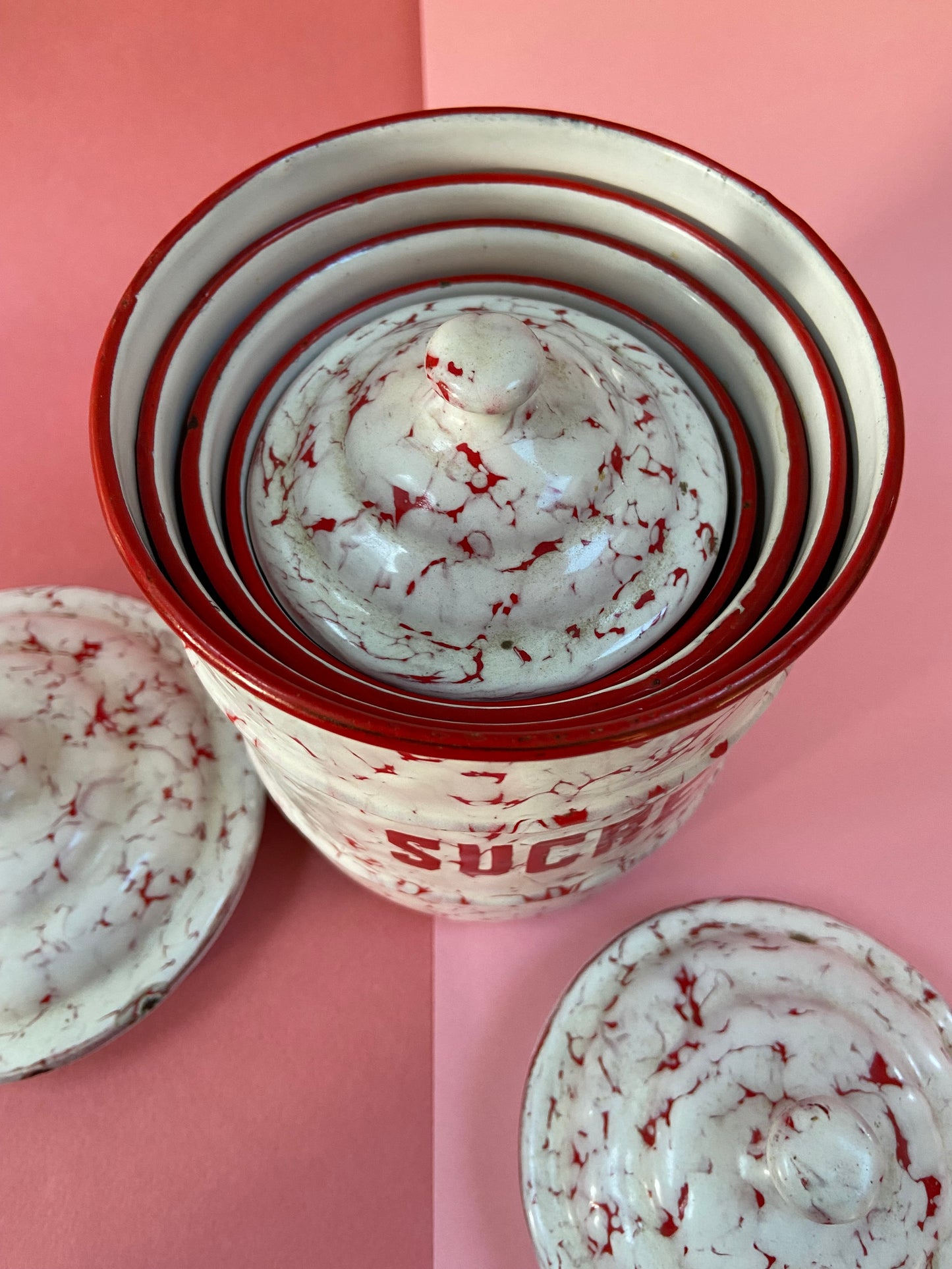 Lot of 5 storage pots Marbled enamel White and red St Servais Belgium