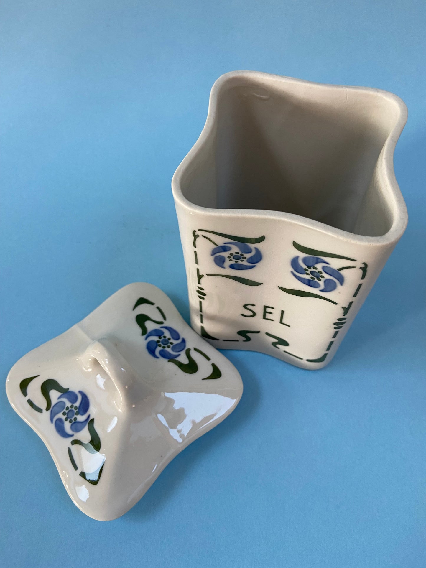 Set of 4 vintage ceramic pots