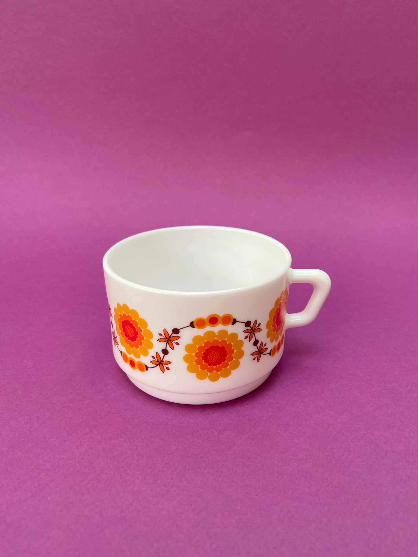 Large Arcopal cup with floral pattern ORANGE