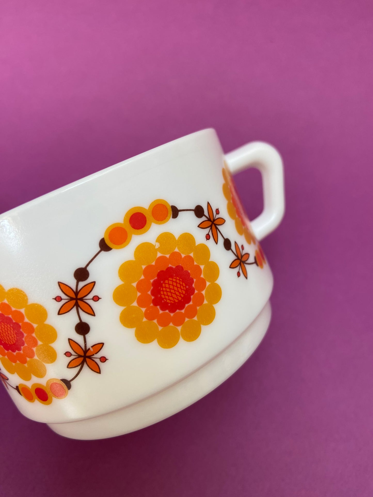 Large Arcopal cup with floral pattern ORANGE