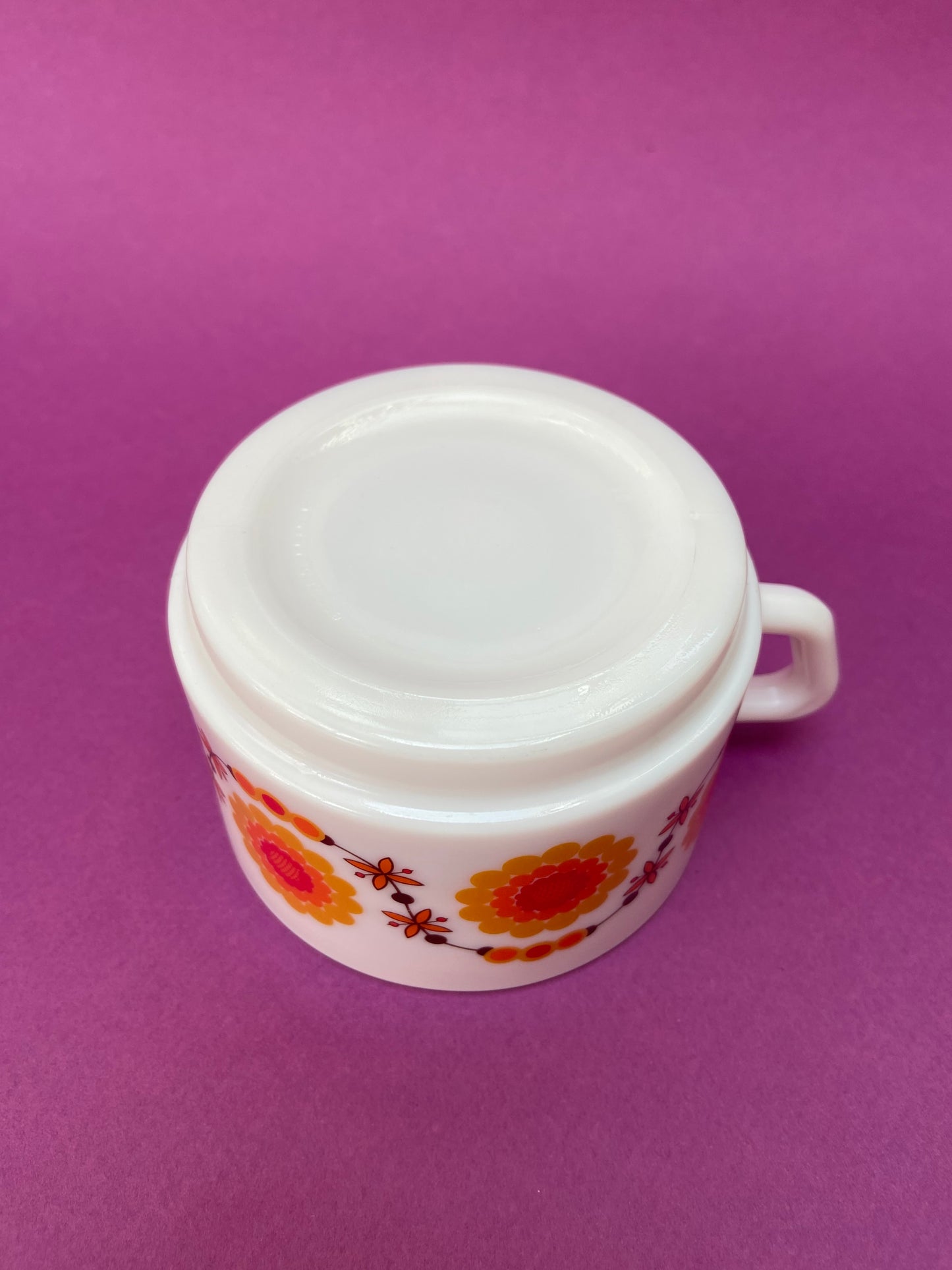 Large Arcopal cup with floral pattern ORANGE