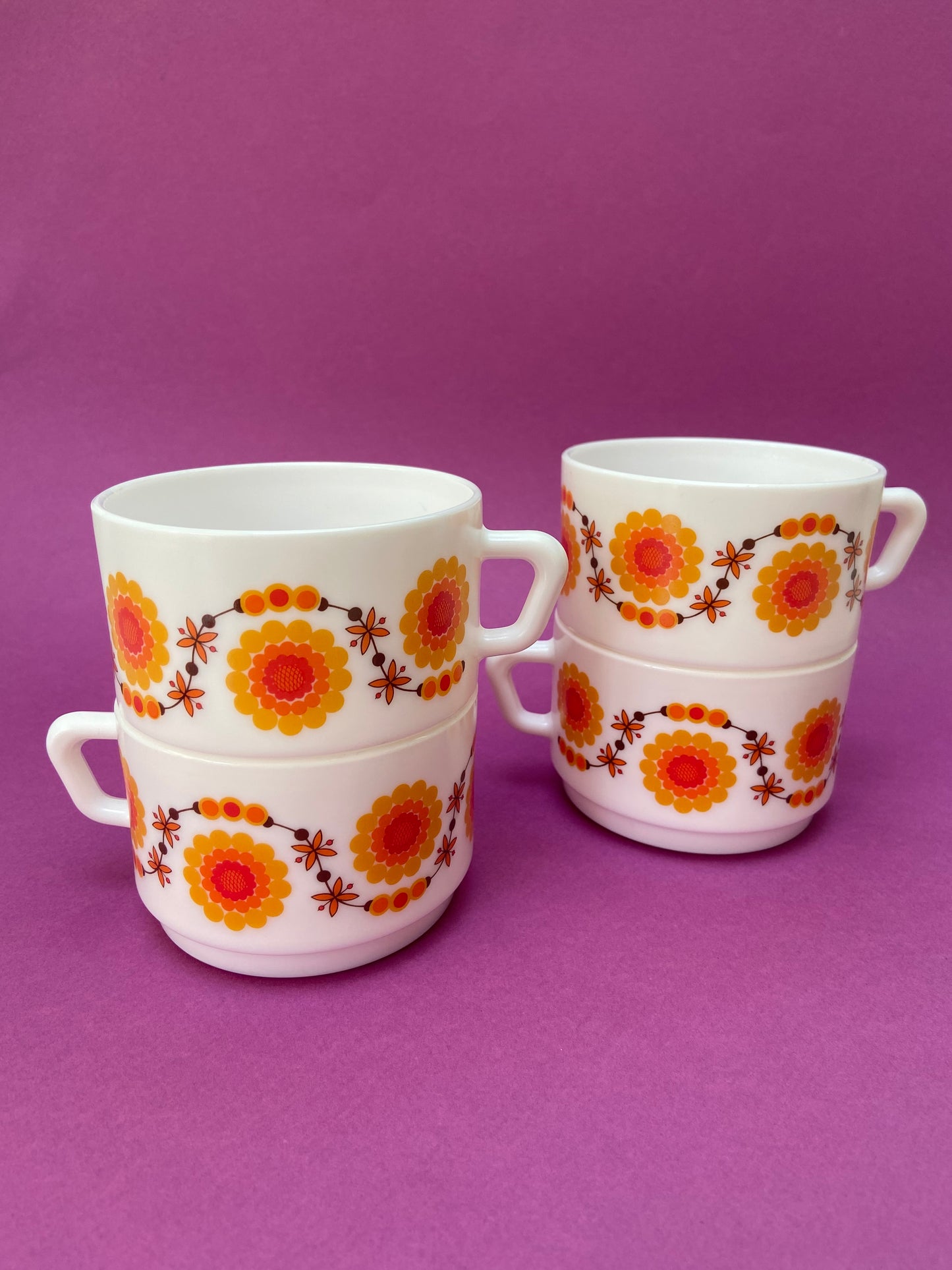 Large Arcopal cup with floral pattern ORANGE