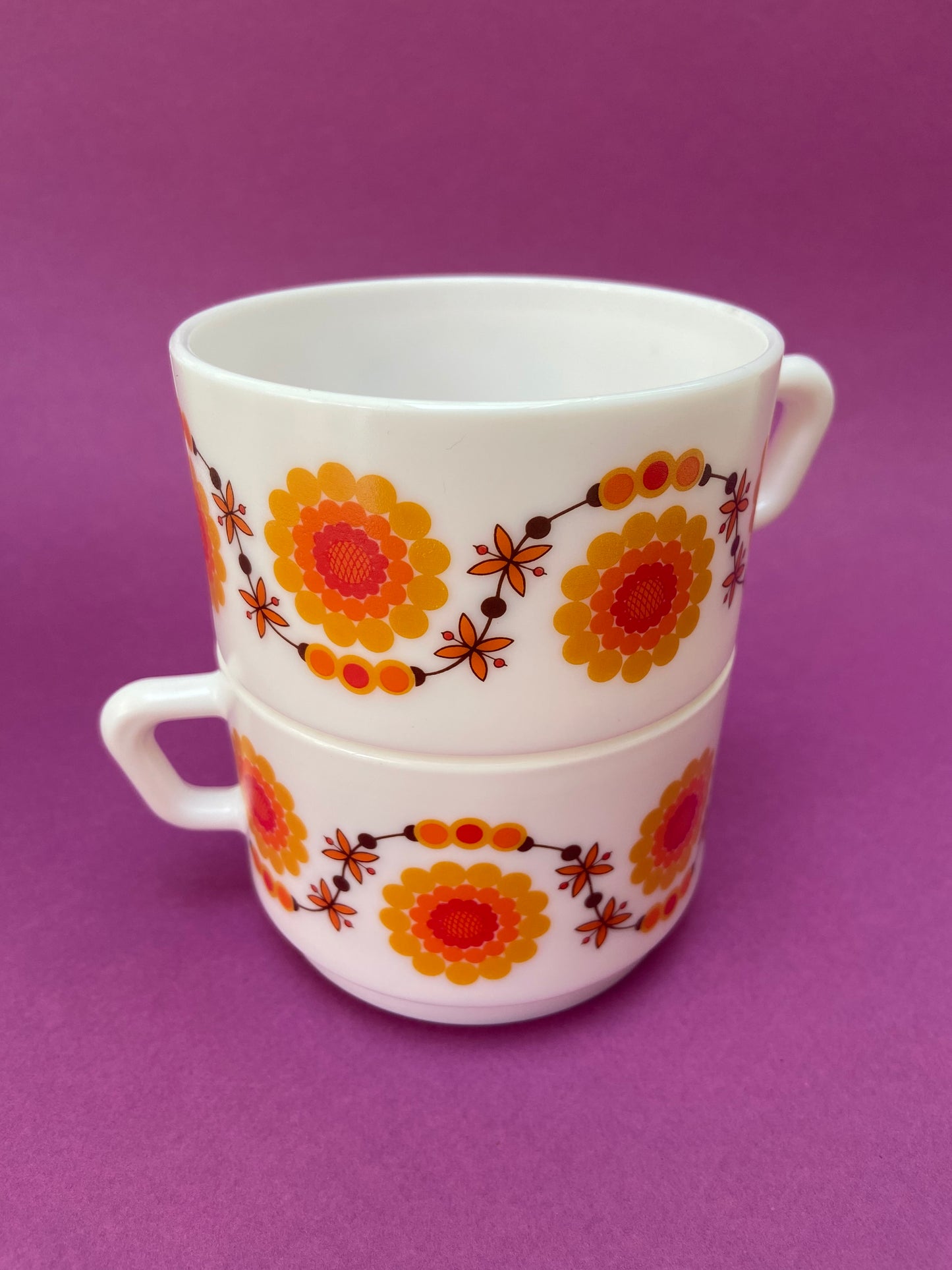 Large Arcopal cup with floral pattern ORANGE