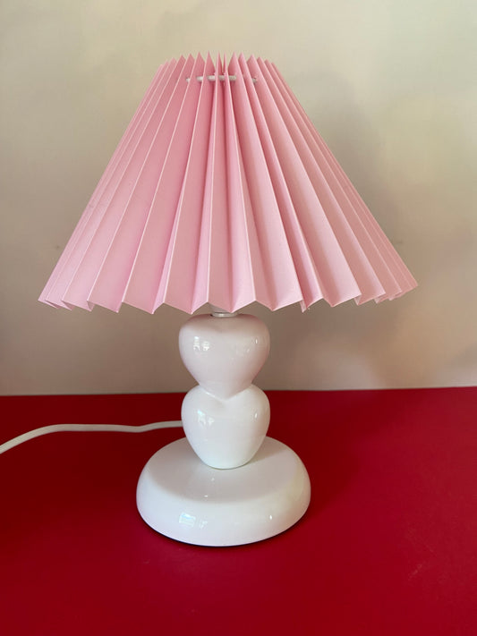 Lampe pied céramique CŒURS abat jour plissé rose