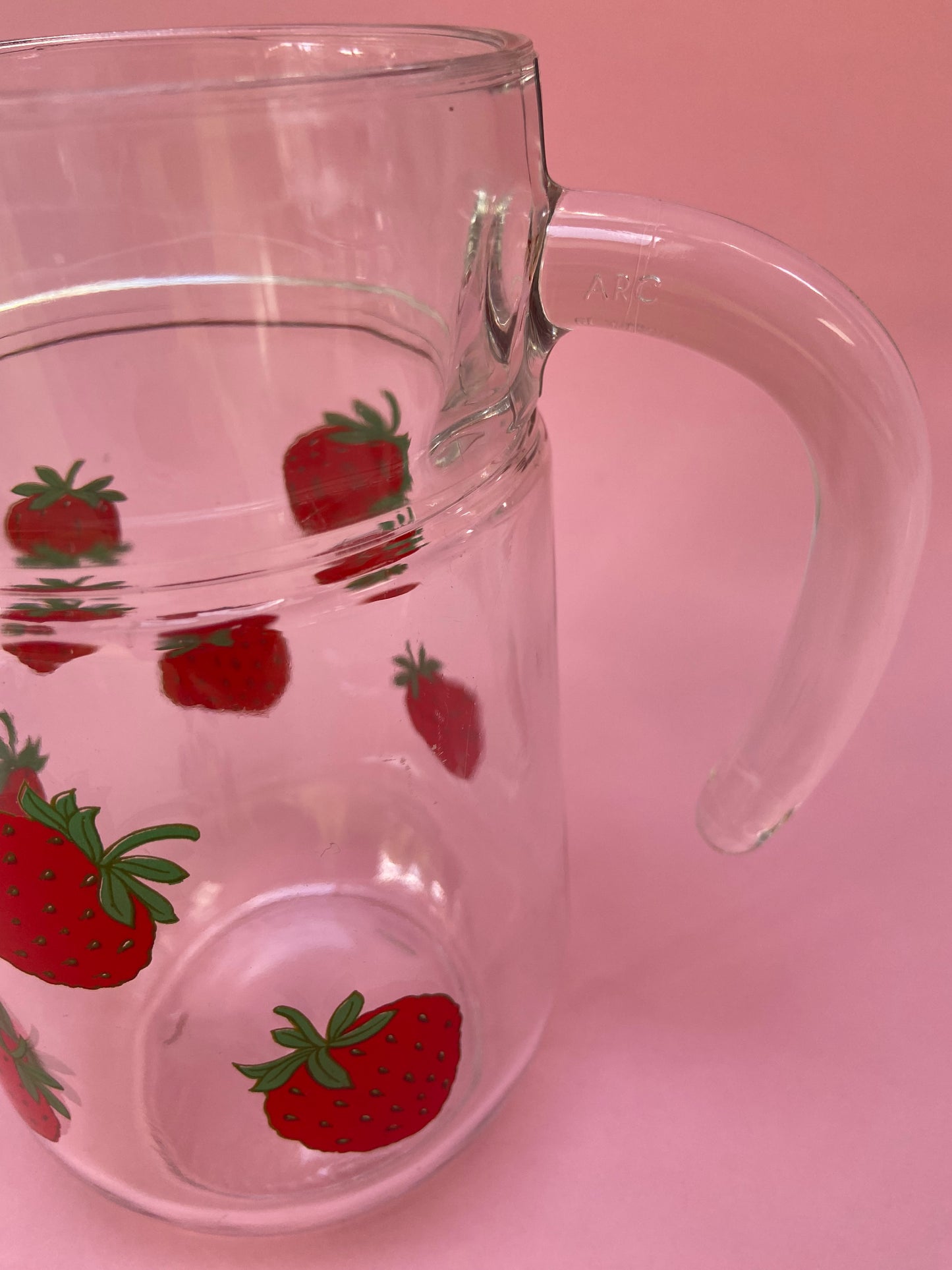 Carafe / pichet Arc vintage FRAISES