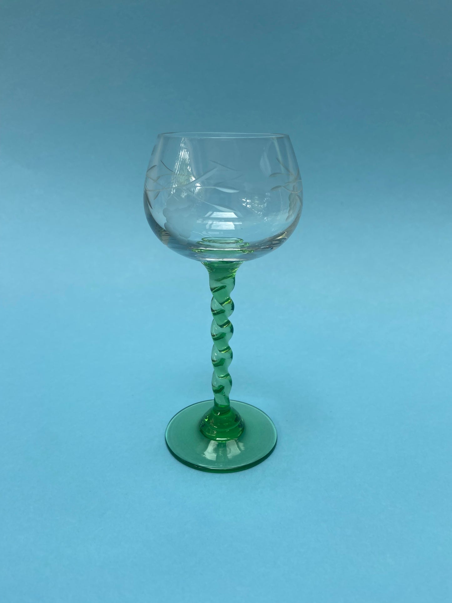 Verre à pied torsadé alsacien gravé