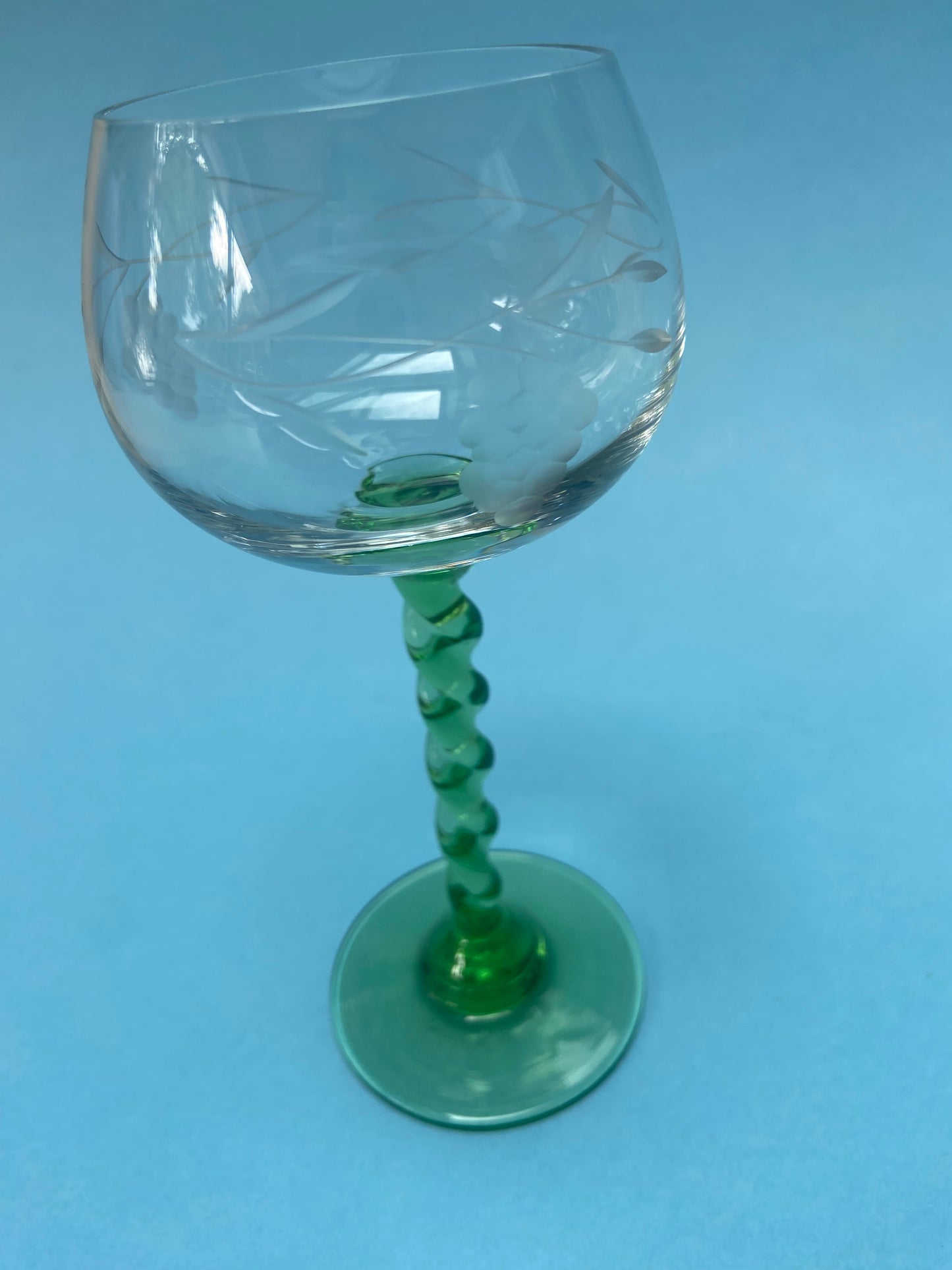 Verre à pied torsadé alsacien gravé