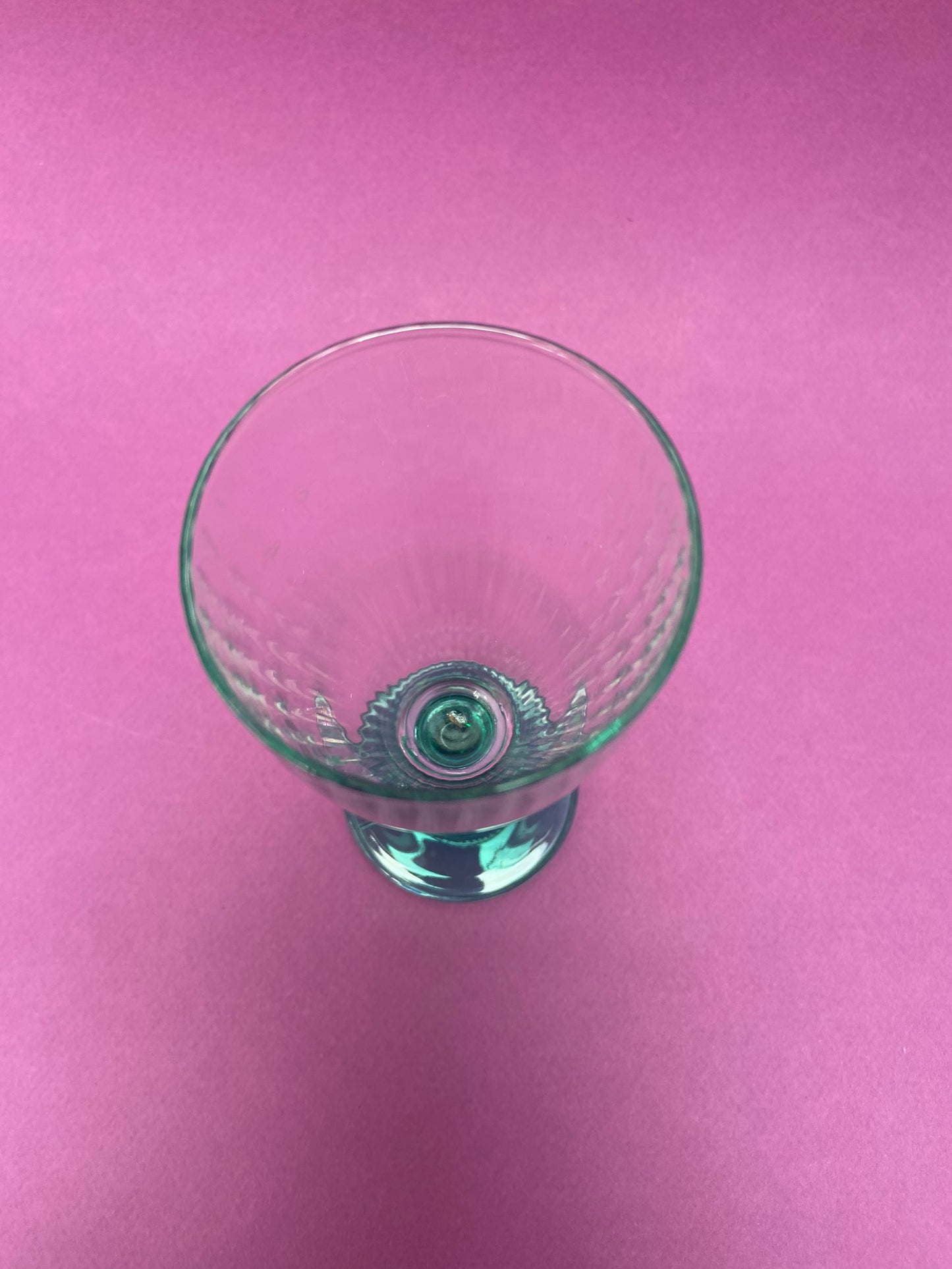 Petite coupe verre strié à pied BLEU