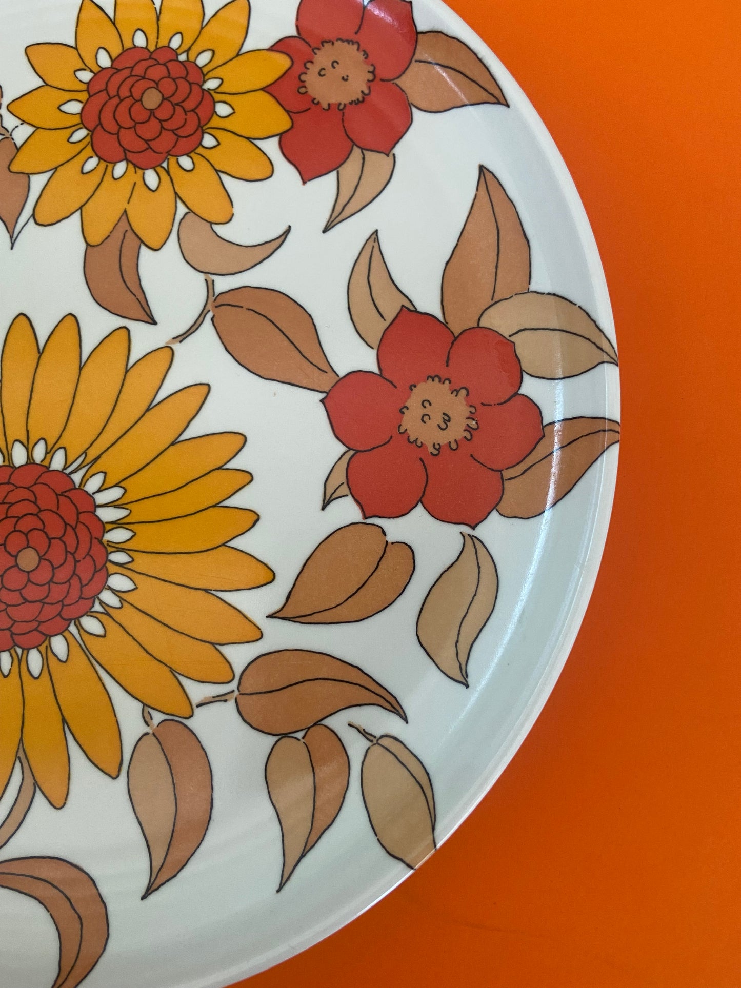 TEFAL plastic plate with floral pattern