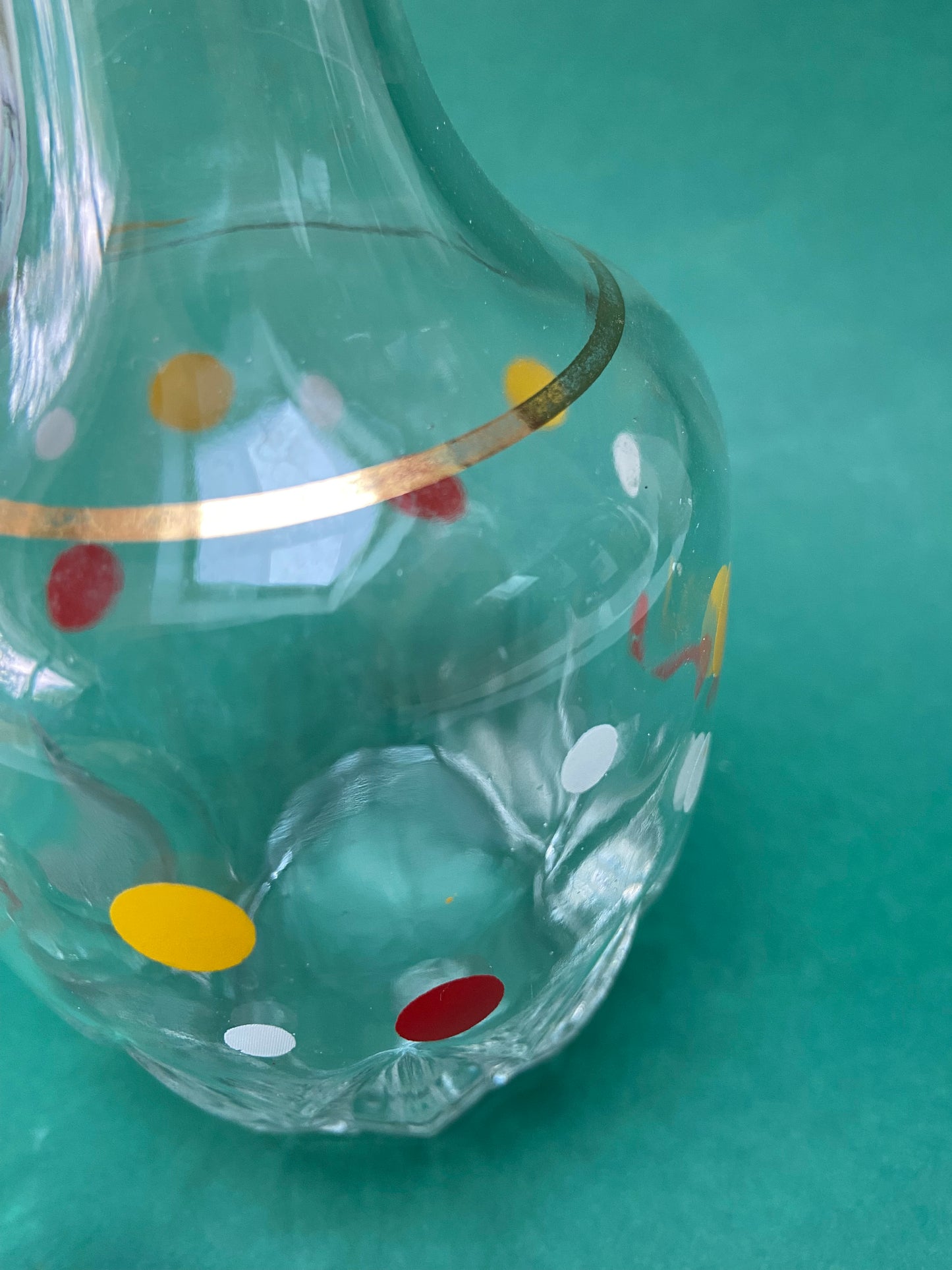 Carafe en verre à pois ROUGE/JAUNE/BLANC