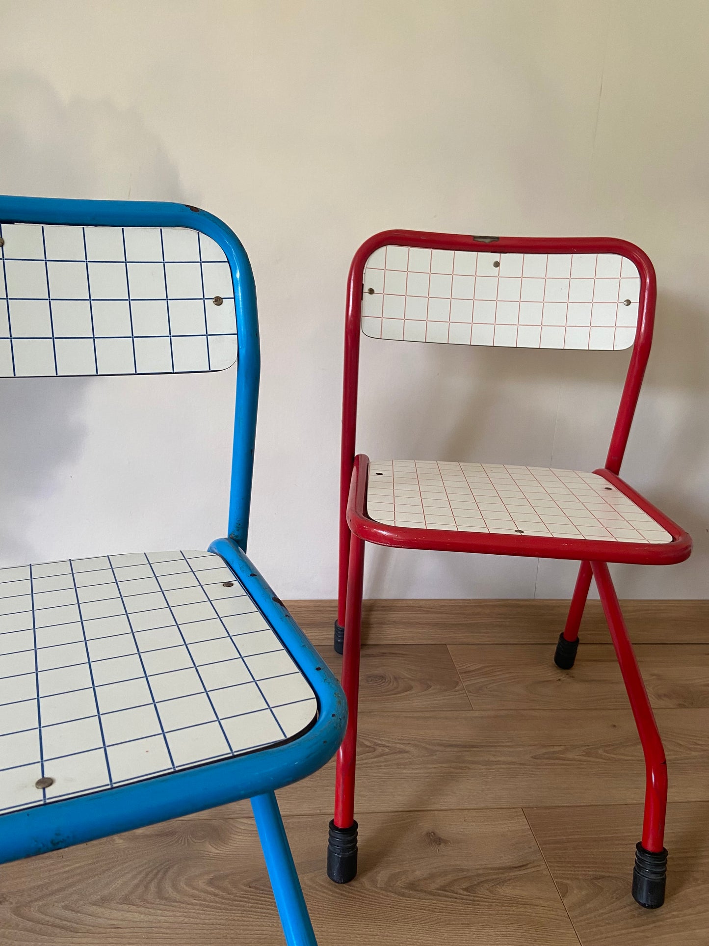 Vintage school chair with grid decor and colored metal structure