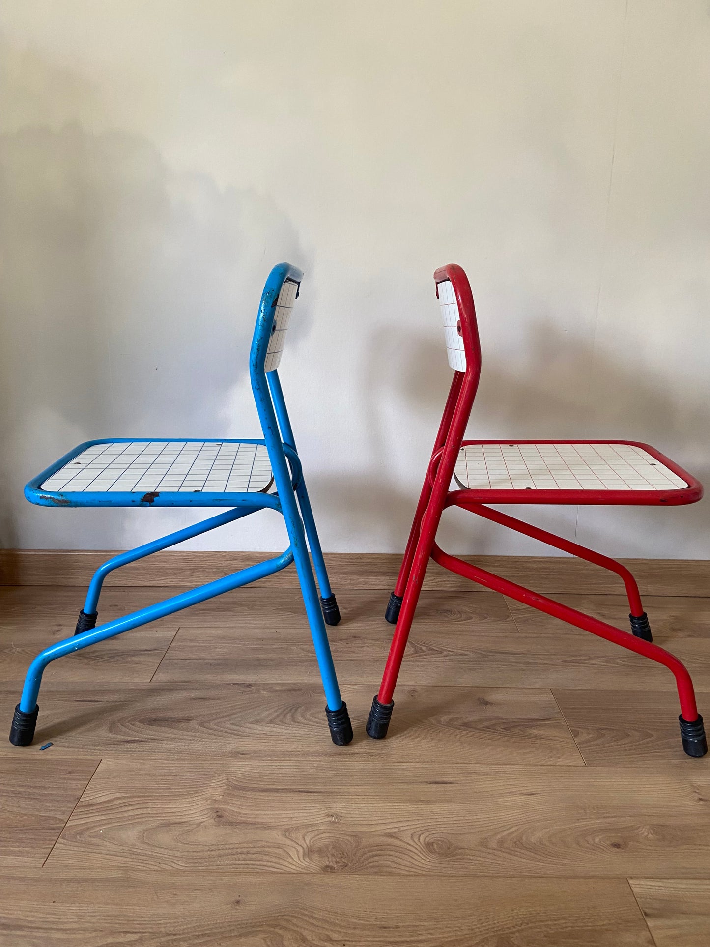 Vintage school chair with grid decor and colored metal structure