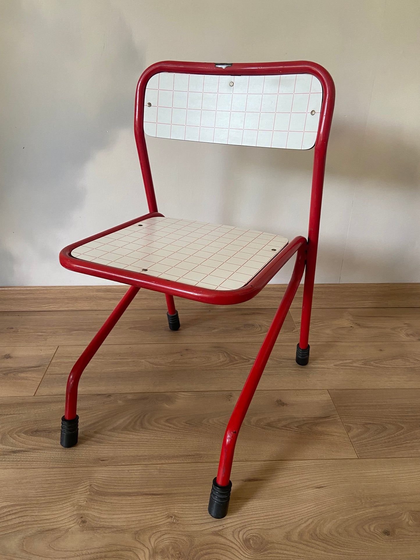 Vintage school chair with grid decor and colored metal structure