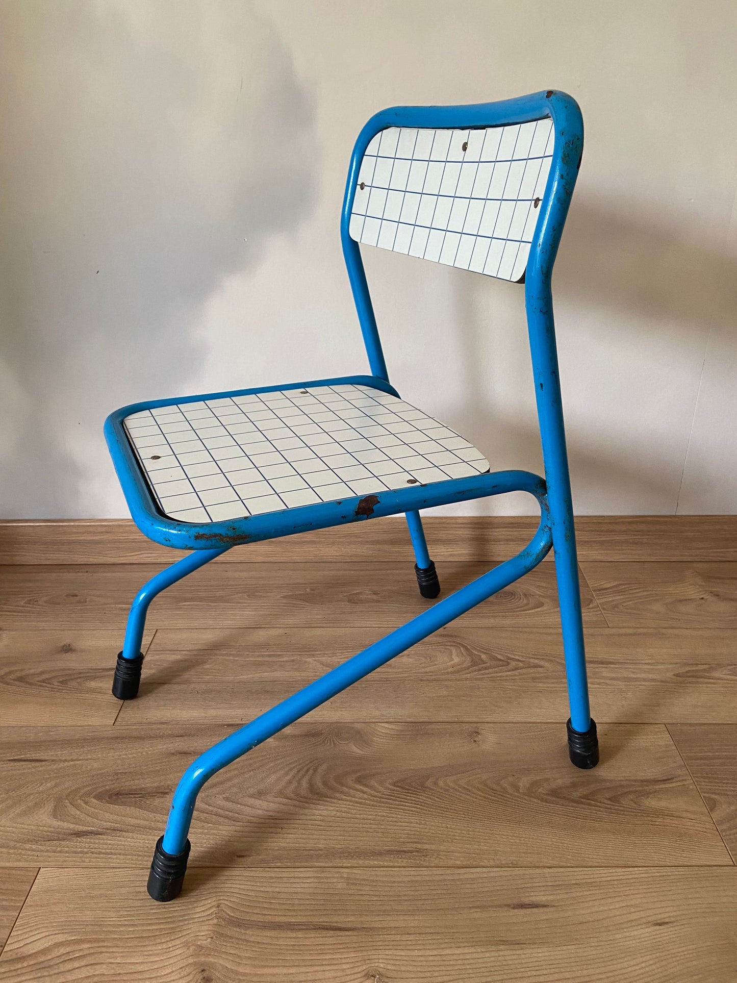 Vintage school chair with grid decor and colored metal structure