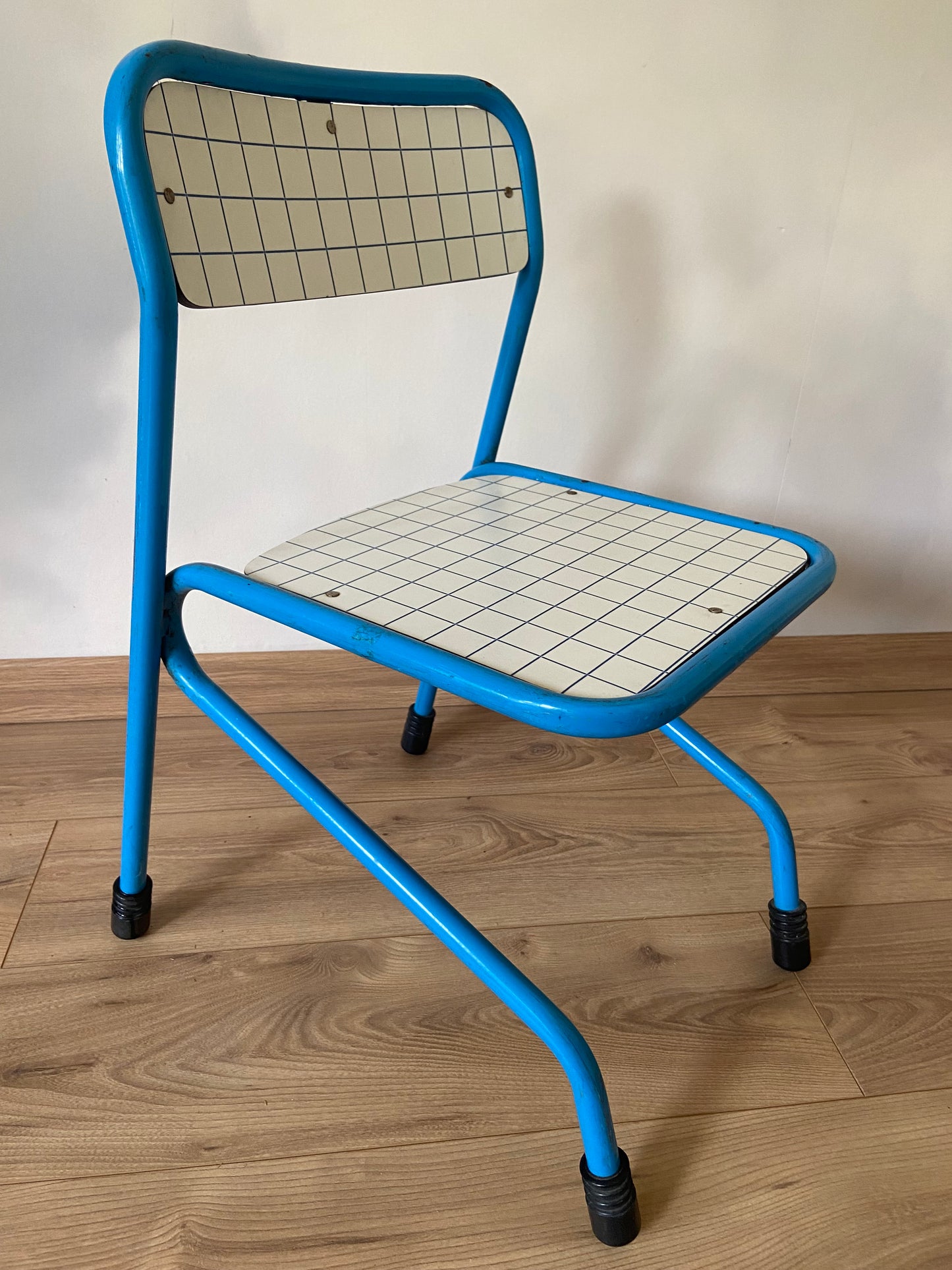 Vintage school chair with grid decor and colored metal structure