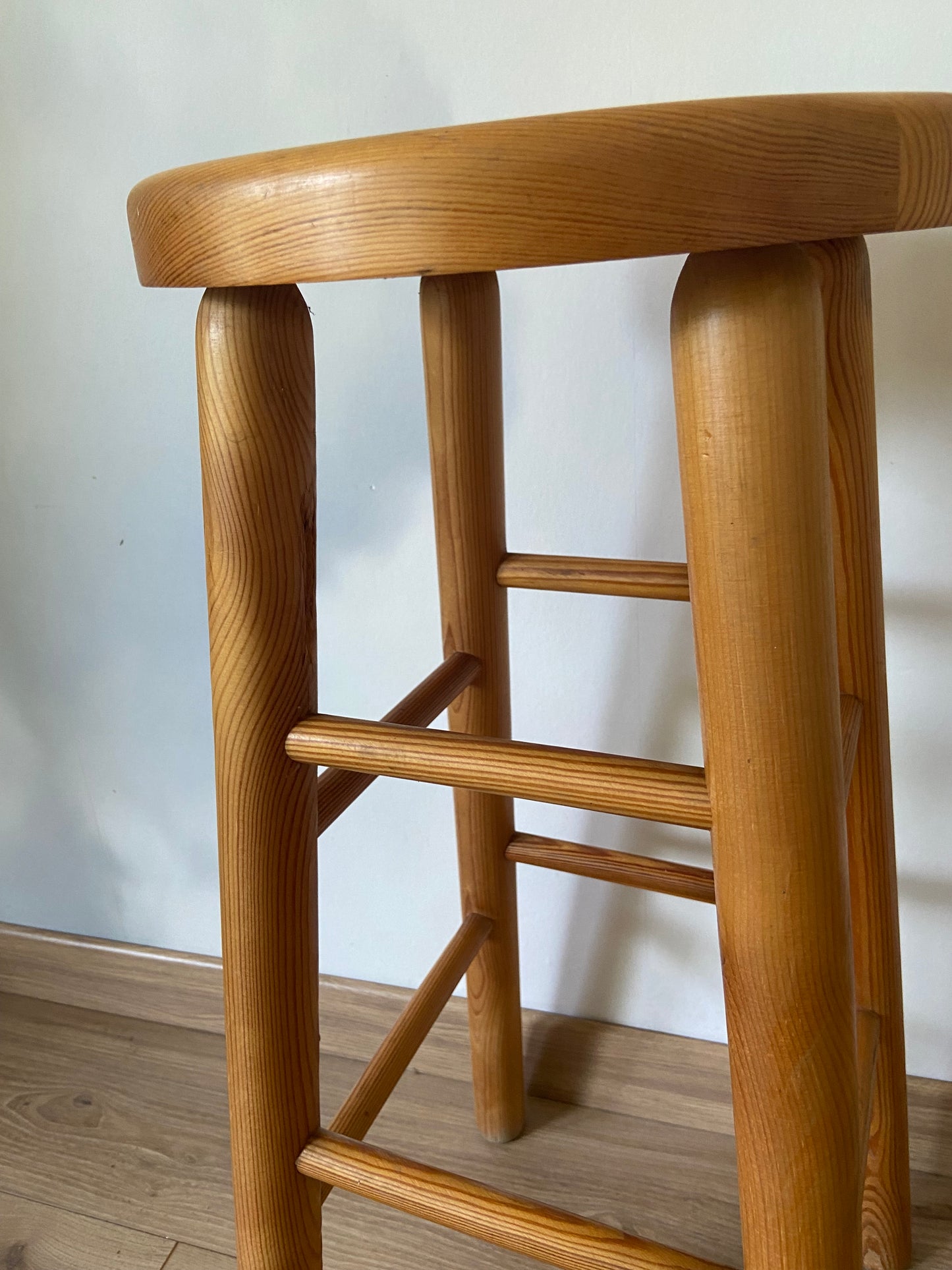 PIN high stool / pedestal table