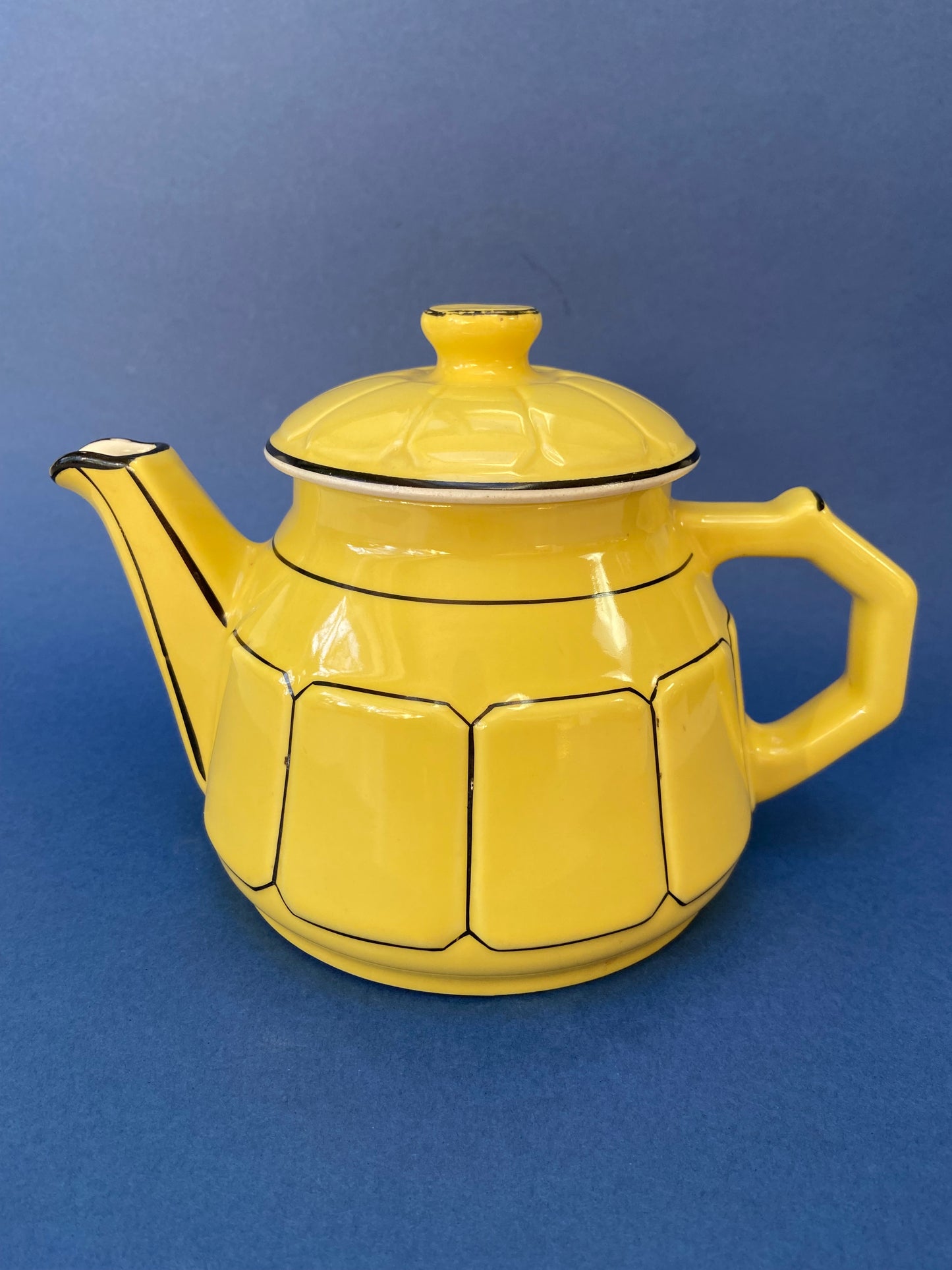 Yellow and black PEGASE teapot