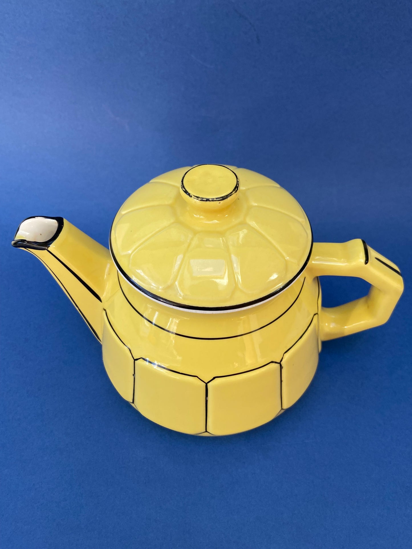 Yellow and black PEGASE teapot