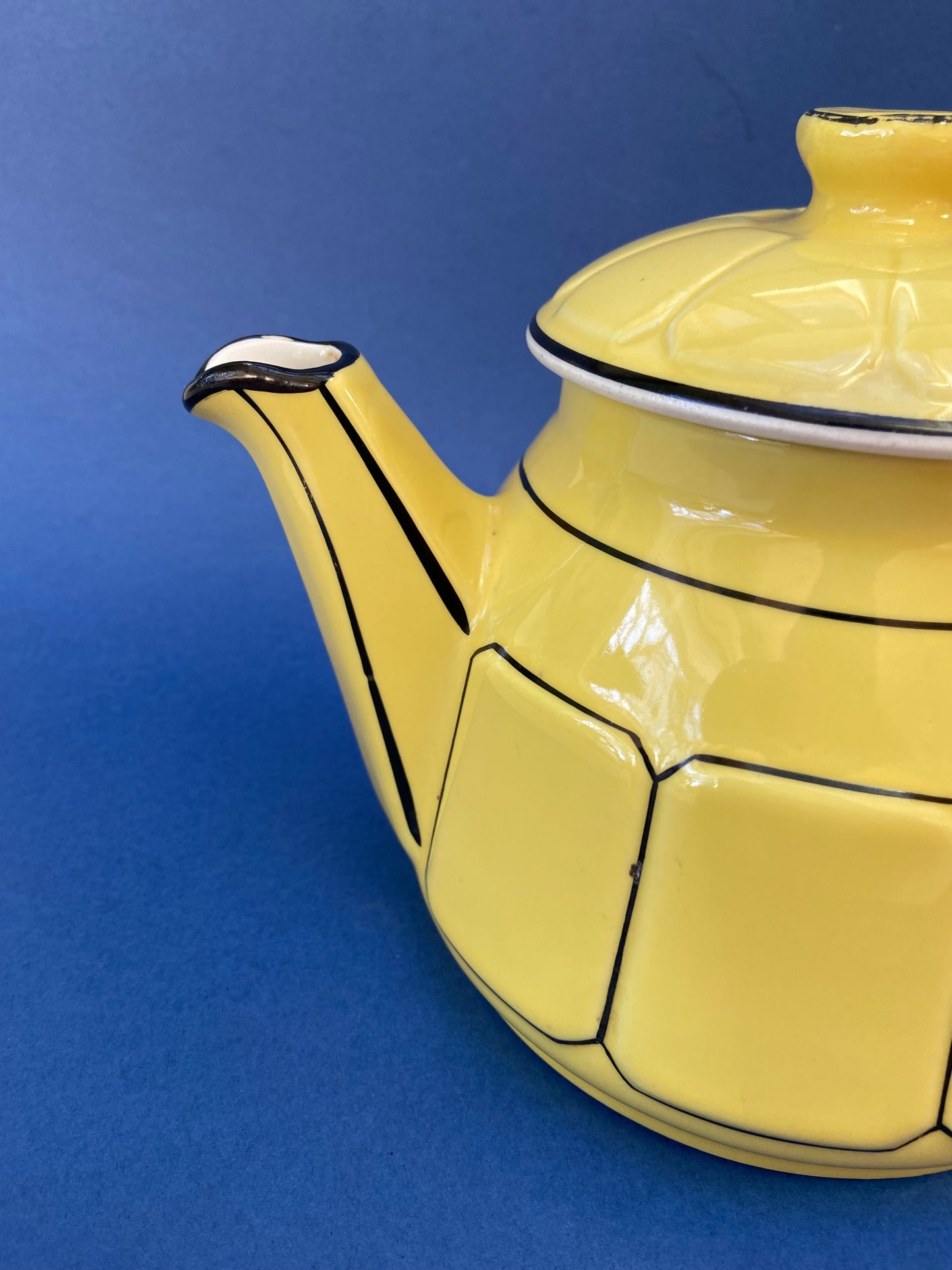 Yellow and black PEGASE teapot