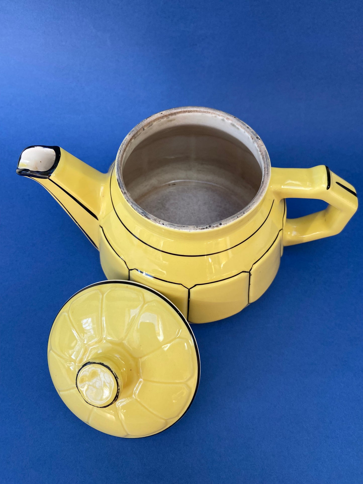 Yellow and black PEGASE teapot