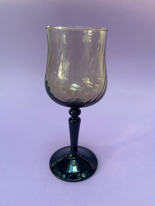 Petit verre à pied noir et verre fumé vintage