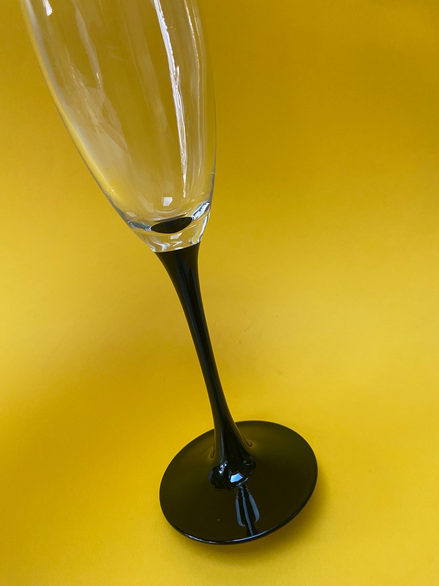 Black foot champagne flute