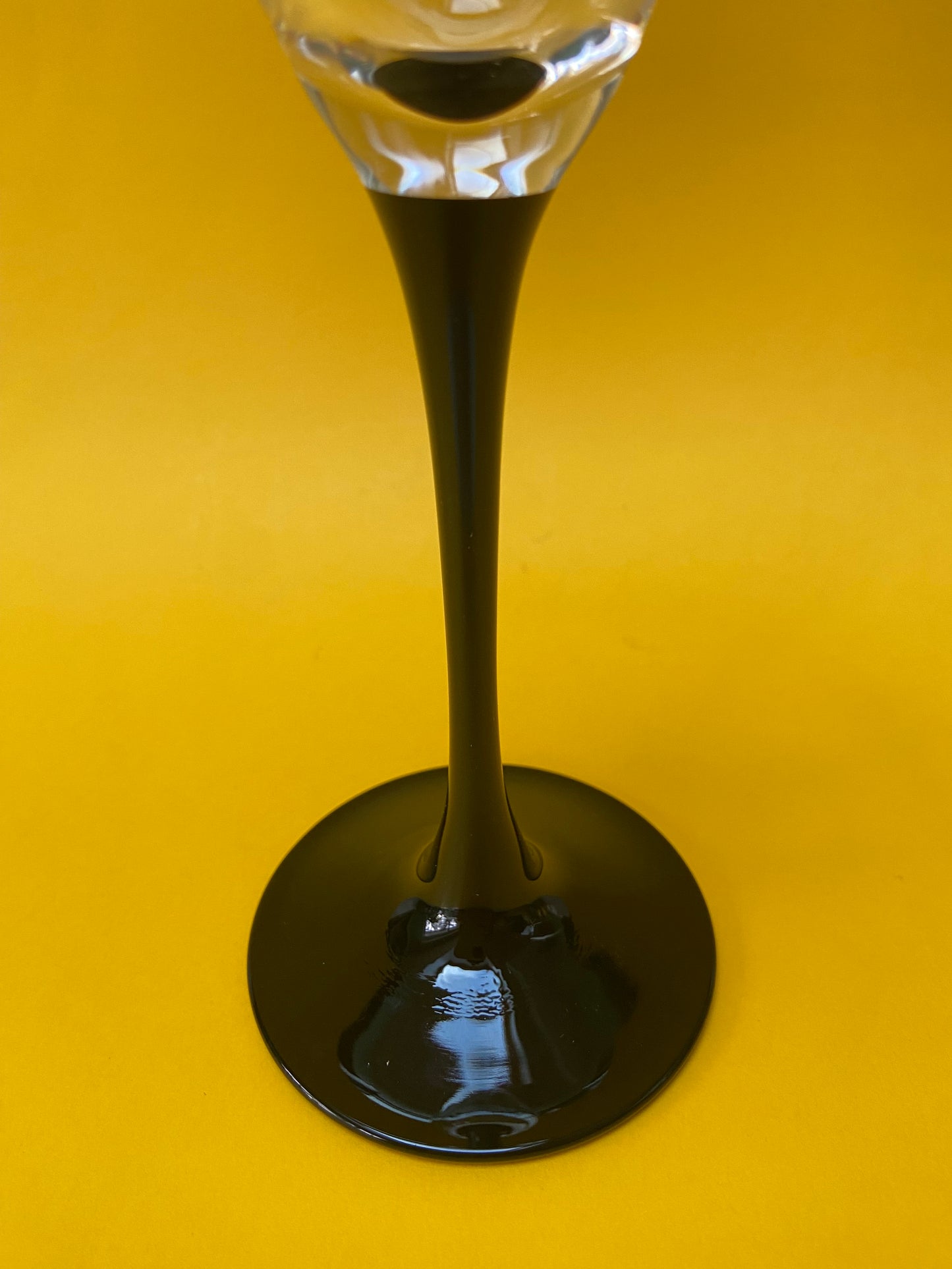 Black foot champagne flute