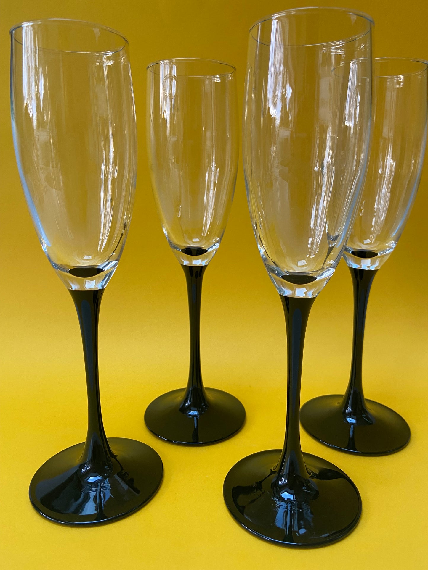 Black foot champagne flute