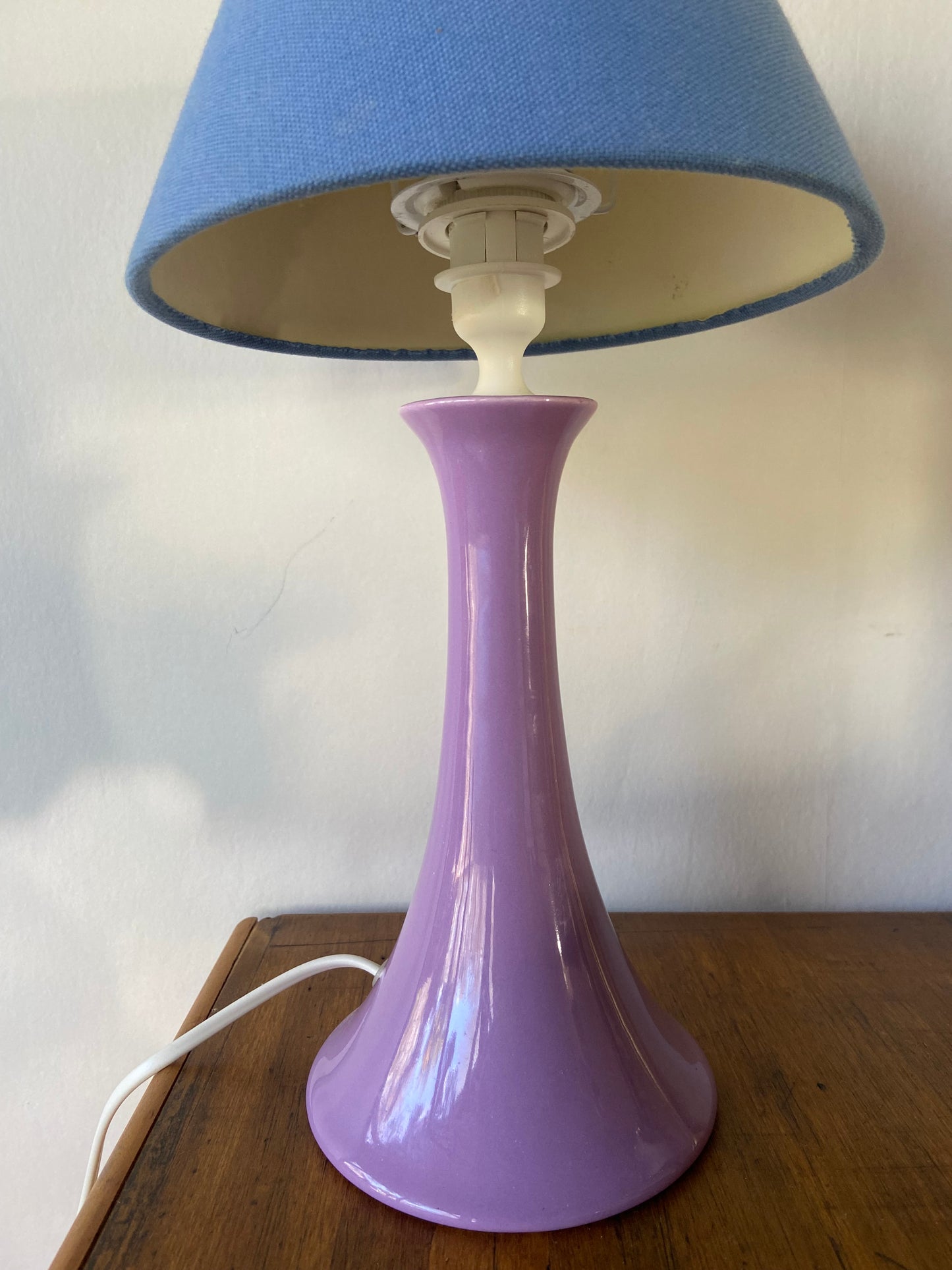 Joie Lampe pied céramique violet abat-jour tissus Bleu