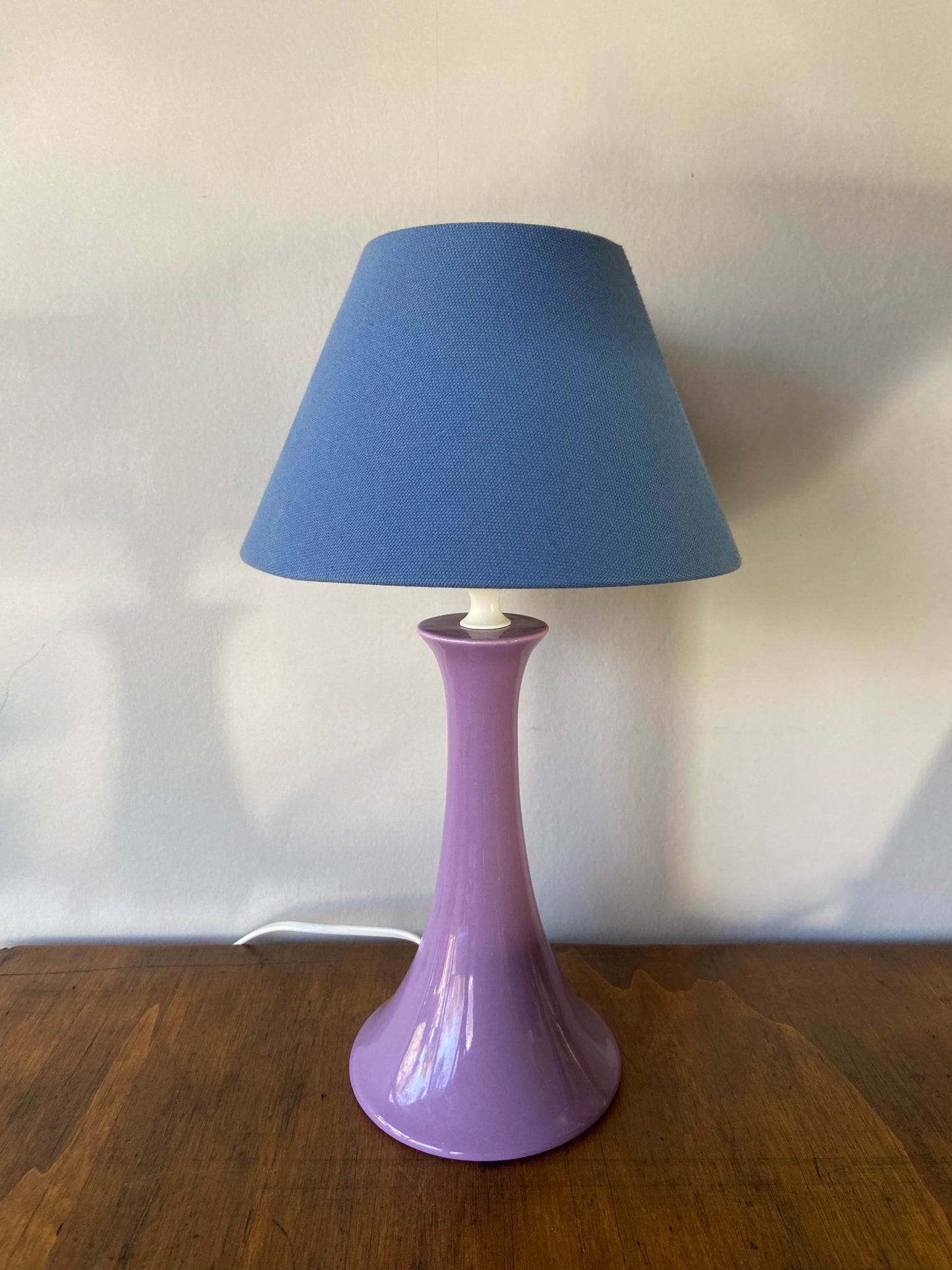 Joie Lampe pied céramique violet abat-jour tissus Bleu