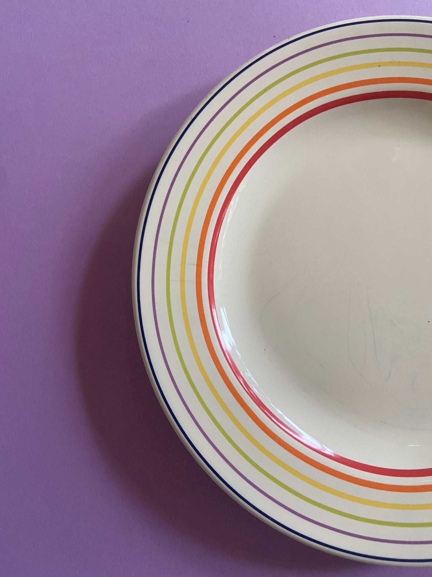 Assiette plate lignes MULTICOLORES