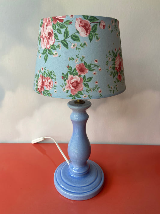 Lampe pied céramique bleu abat-jour vintage FLEURI