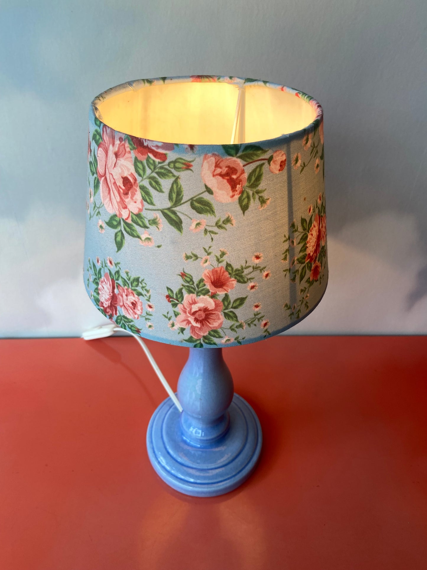 Lampe pied céramique bleu abat-jour vintage FLEURI