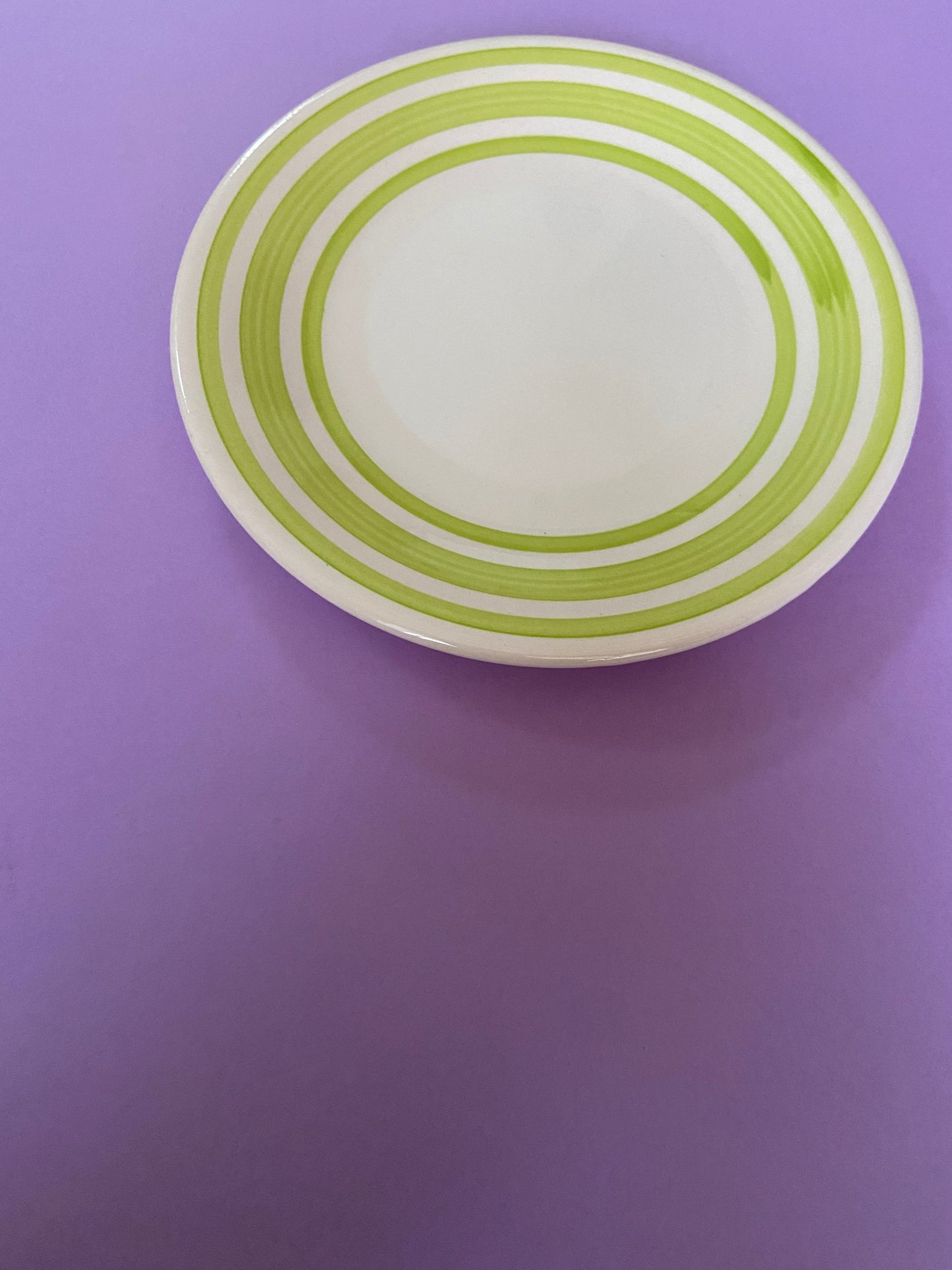 Dessert plate with GREEN color lines